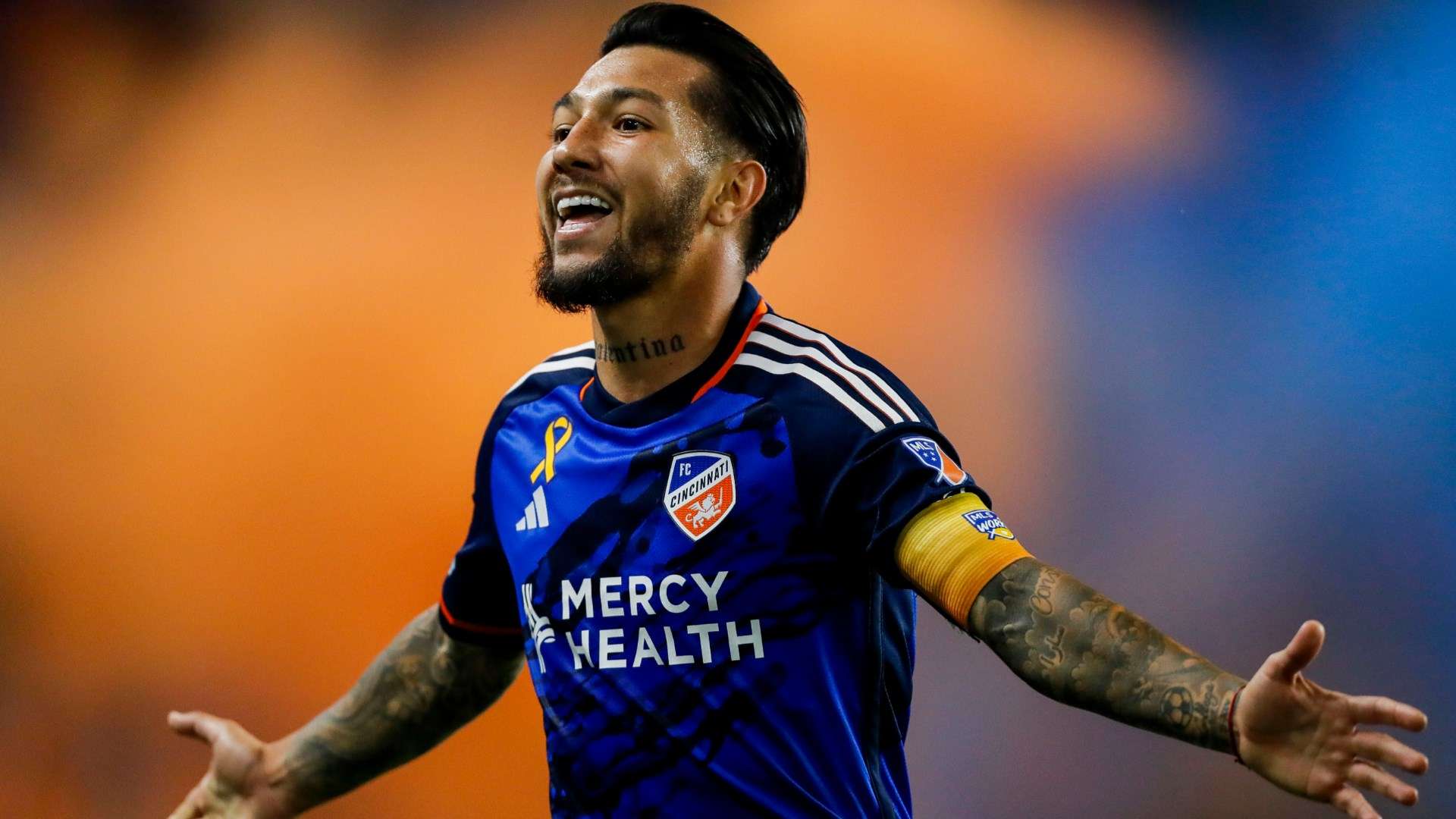 举办揭幕战 举办揭幕战